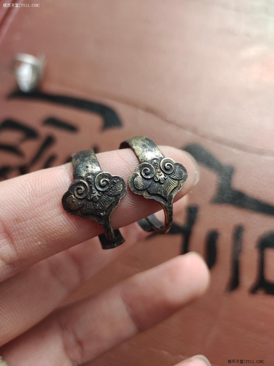 钱币天堂·交易区详情·明代 如意祥云款银鎏金耳环一对 一只微残