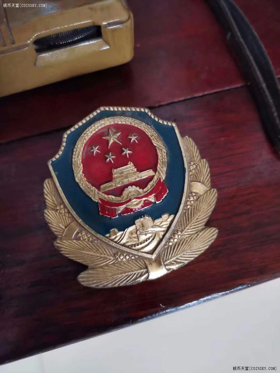 钱币天堂·交易区详情·老铜眼睛(带铁盒),铜锁,国徽,收音机等7样一起