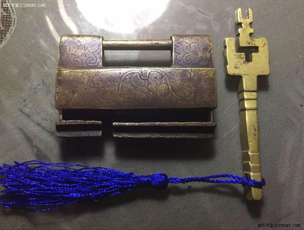 锁中精品将军不下马滇西丽江老铜锁錾刻卷叶花卉纹