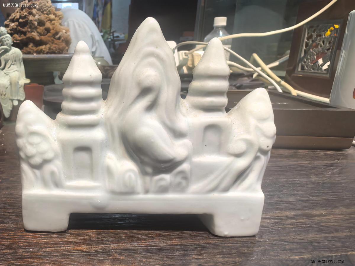 艺拍天堂·交易区详情·清代：德化窑白瓷山形笔架，瓷质细腻，造型为山峰