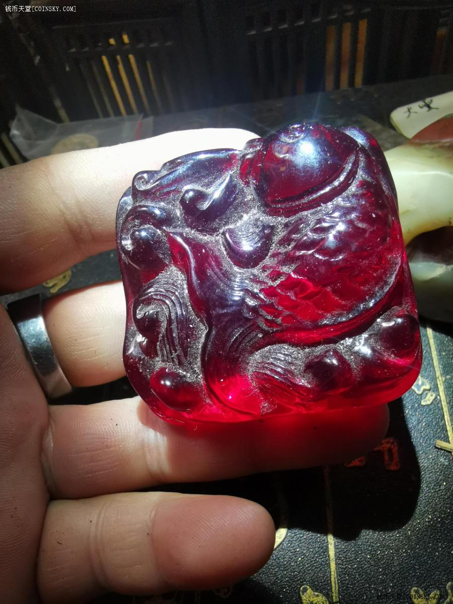 钱币天堂·交易区详情·一个精美随形雕刻血珀年年有余把玩件