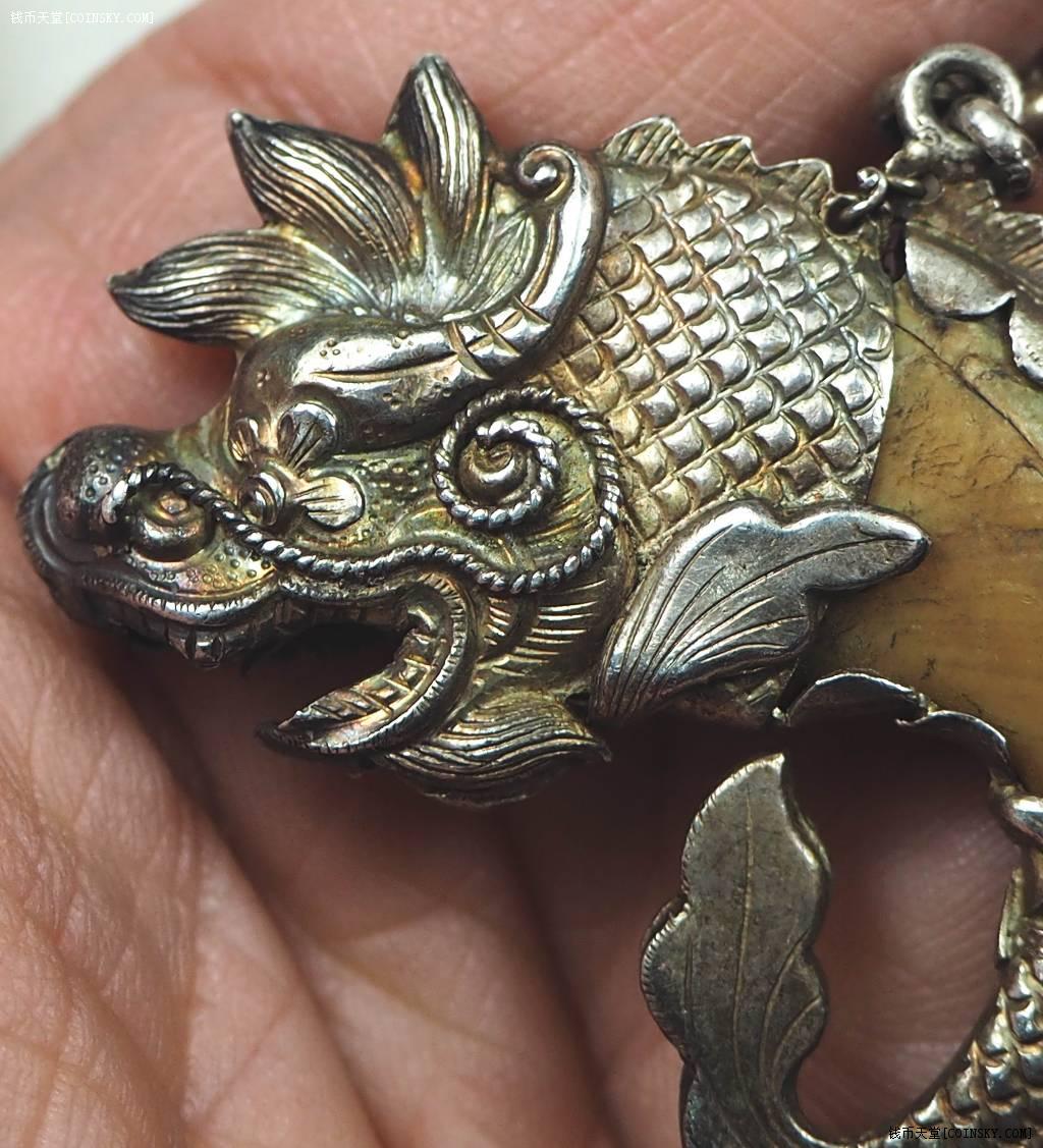 精美镶虎爪鱼化龙辟邪银挂件