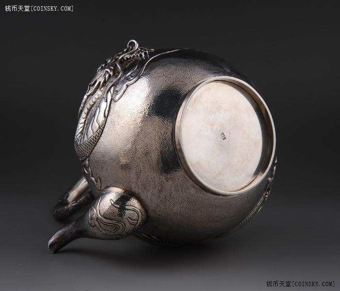 已售博物馆收藏品满工高浮雕龙纹纯银茶具三件套