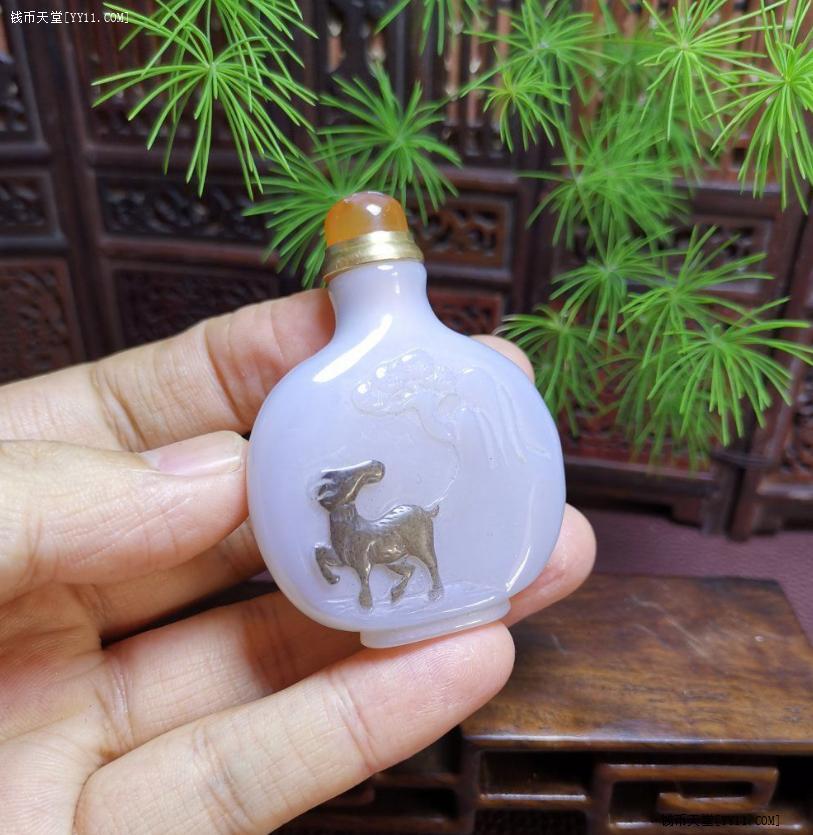 78kf17 瑪瑙彫 鼻煙壷 唐木台 箱付 華道具 78kf17 瑪瑙彫 鼻煙壷 唐木台 箱付 華道具