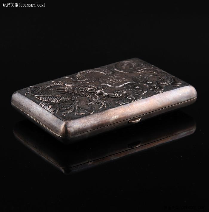 已售晚清香港广万成手工捶揲龙梅竹纹900纯银大烟盒