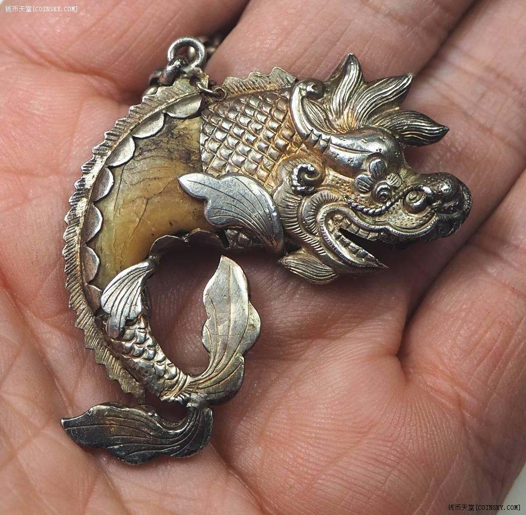 精美镶虎爪鱼化龙辟邪银挂件