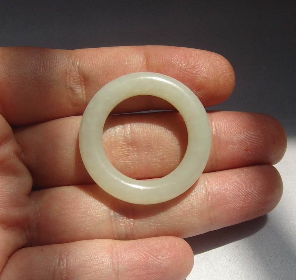 清代和田白玉籽料袈裟环稀少高档适合男女老少佩戴